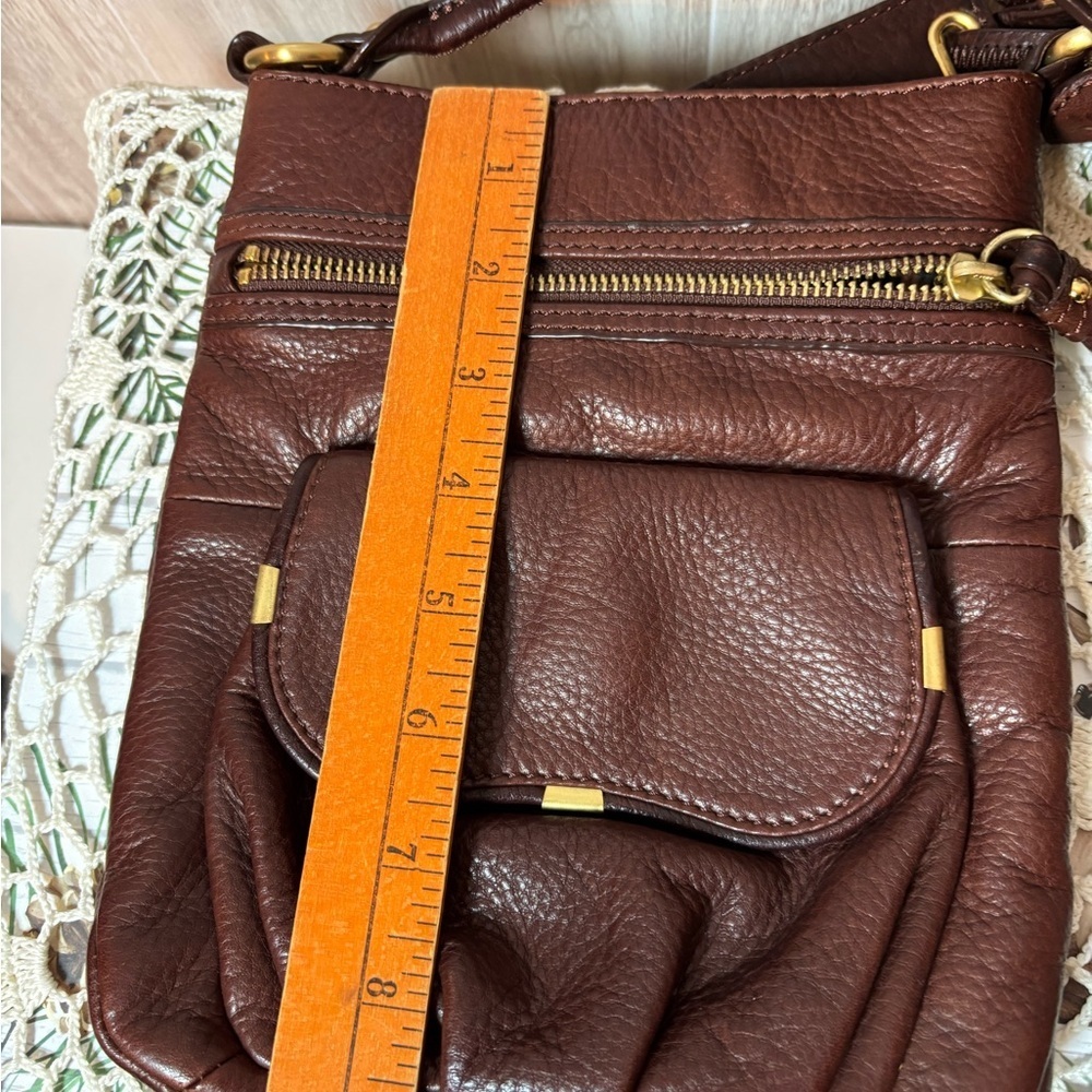 B. Makowsky Elegant Brown Pebbled Leather Crossbody Bag with Gold Details - Picture 11 of 11